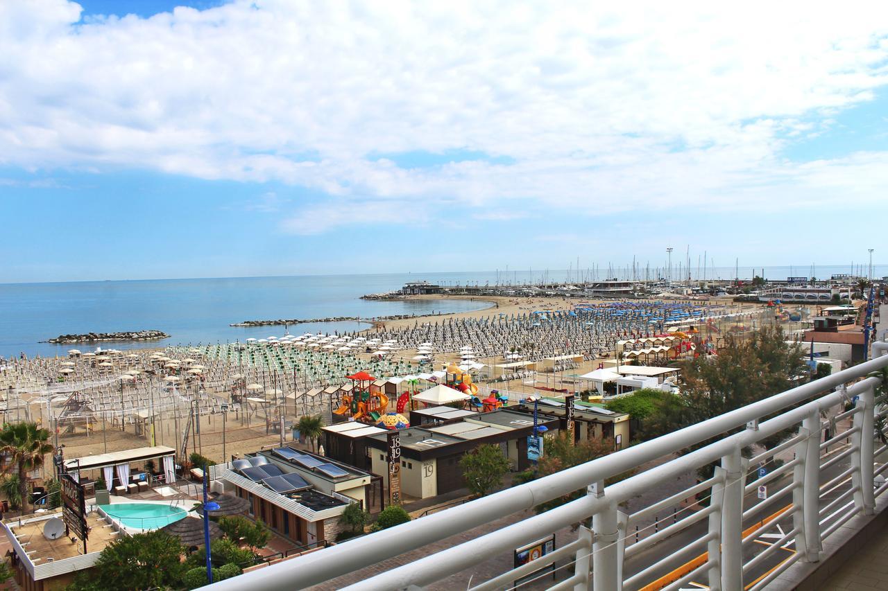 Hotel Lungomare Cattolica Exterior photo